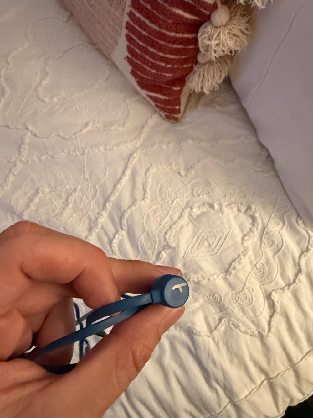 Beats by Dre Blue Wired In-Ear Earbuds with Inline Microphone - Picture 3 of 7
